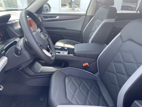 New 2025 Volkswagen Atlas Peak Edition SE image 12