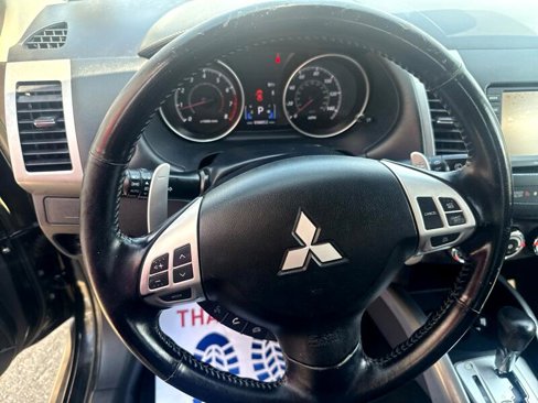 Used 2010 Mitsubishi Outlander XLS image 12
