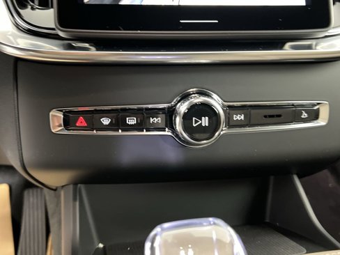 New 2026 Volvo XC90 T8 Plus image 17