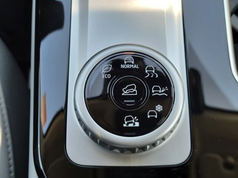 New 2025 Mitsubishi Outlander SE image 22