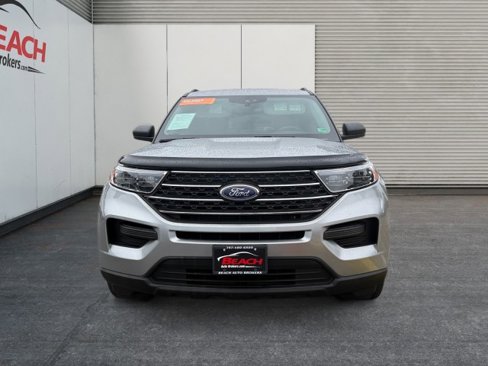 Used 2024 Ford Explorer XLT image 7