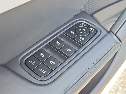 New 2026 Porsche Cayenne image 25