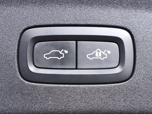 Used 2022 Polestar Polestar 2 w/ Performance Package image 34