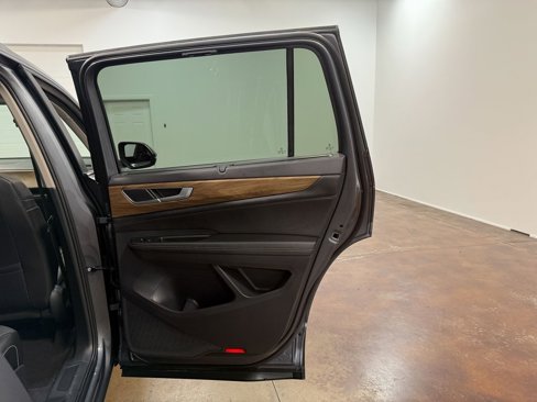 Used 2025 Volkswagen Atlas SE image 65
