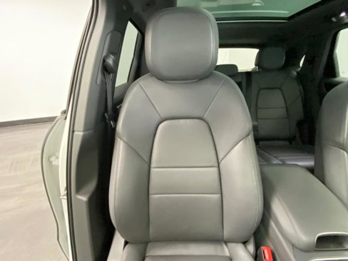 Used 2021 Porsche Cayenne image 25