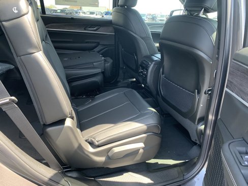 New 2025 Jeep Grand Cherokee L Limited w/ Luxury Tech Group II image 12