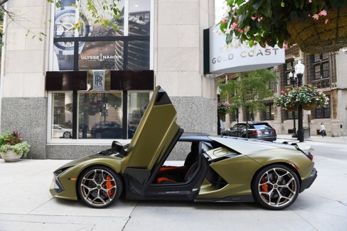 Used 2025 Lamborghini Revuelto image 7