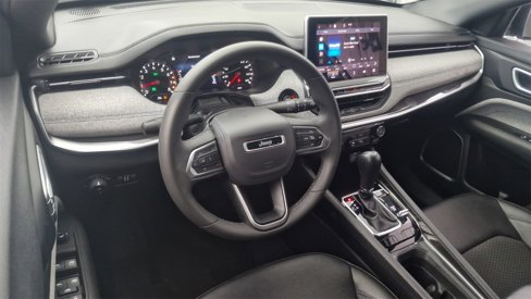 Used 2024 Jeep Compass Latitude image 15