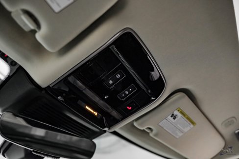 Used 2024 Land Rover Range Rover SE image 34