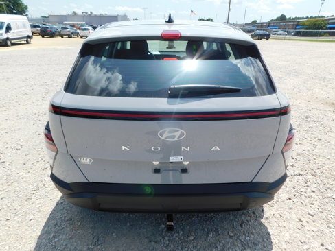 New 2025 Hyundai Kona SE image 6