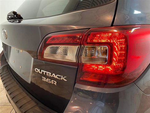 Used 2017 Subaru Outback 3.6R Limited image 35