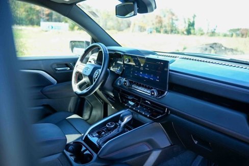 Used 2024 Chevrolet Colorado Z71 image 14