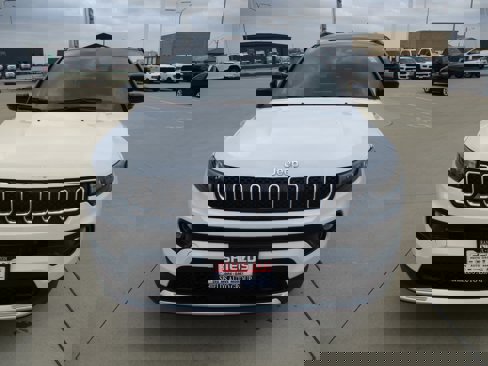 Used 2024 Jeep Compass Limited image 10
