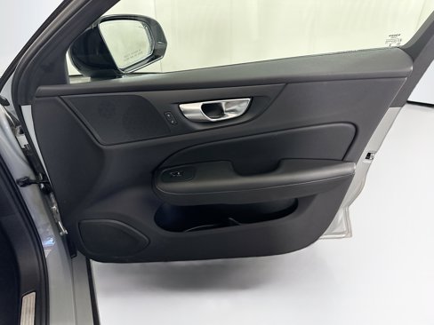 Used 2025 Volvo S60 B5 Plus image 31