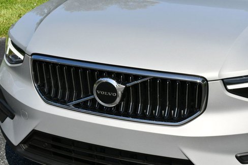 Used 2025 Volvo XC40 B5 Core image 35