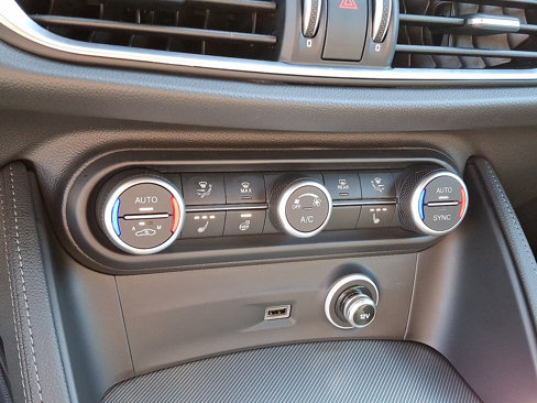 New 2025 Alfa Romeo Stelvio Sprint image 13