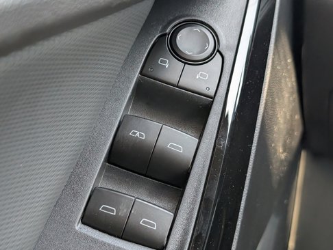 New 2026 Chevrolet Equinox LT image 9