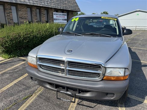 Used 2004 Dodge Dakota Sport w/ Tire & Handling Group image 2
