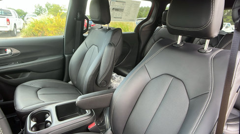 New 2025 Chrysler Voyager LX image 19