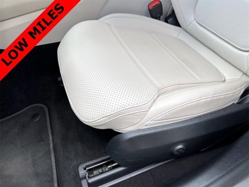 Used 2024 Mercedes-Benz GLC 300 image 18