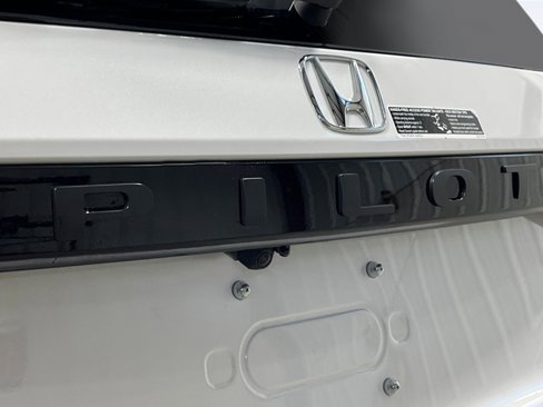 New 2025 Honda Pilot Touring image 9