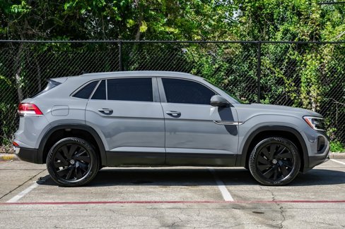 Used 2024 Volkswagen Atlas Cross Sport SE w/ Panoramic Sunroof Package image 12