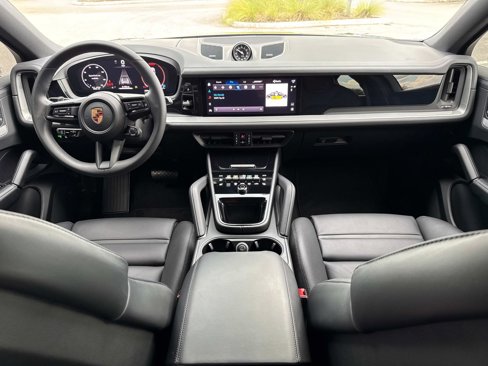 Certified 2025 Porsche Cayenne Coupe image 17