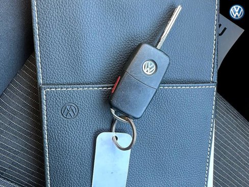 Used 2017 Volkswagen Tiguan Limited image 23