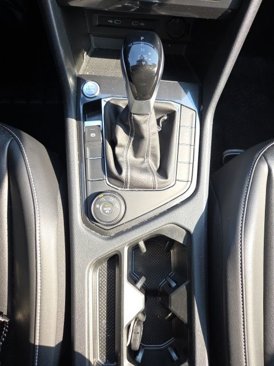 Used 2022 Volkswagen Tiguan SE w/ Panoramic Sunroof Package image 17