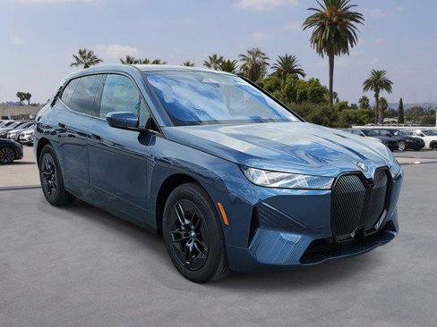 New 2026 BMW iX xDrive60 w/ Premium Package image 3