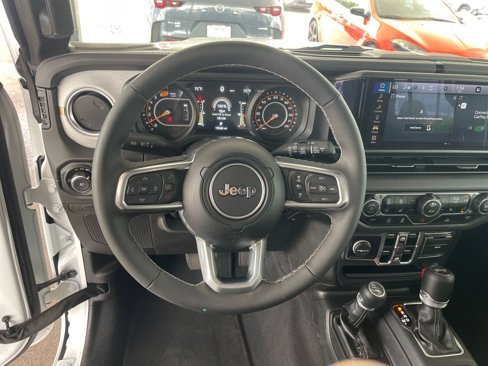 Used 2025 Jeep Wrangler Sahara image 27