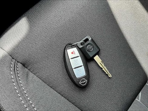 Certified 2025 Nissan Frontier SV image 29