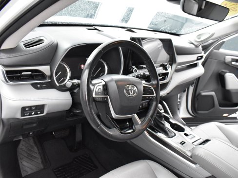 Used 2022 Toyota Highlander Limited image 18