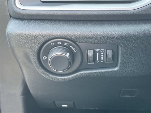 New 2026 Chrysler Voyager LX image 21