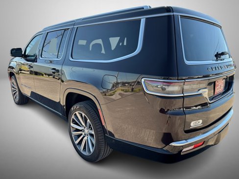 Used 2023 Jeep Grand Wagoneer L Series II image 4