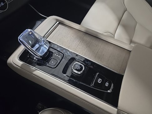New 2026 Volvo XC90 B6 Plus w/ Protection Package image 14
