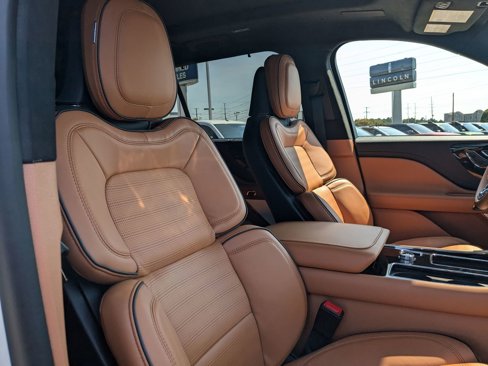 New 2025 Lincoln Aviator Black Label w/ Jet Appearance Package image 35