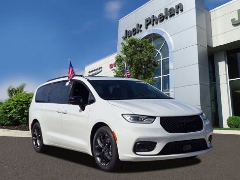 New 2026 Chrysler Pacifica Limited image 31
