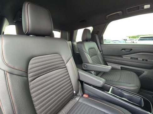 Used 2025 Nissan Pathfinder Rock Creek image 18