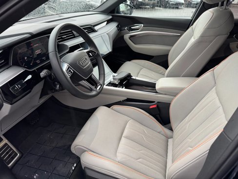 Used 2024 Audi Q8 e-tron Prestige image 14