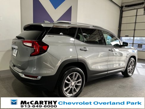 Used 2024 GMC Terrain SLT image 4