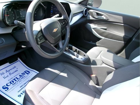 Used 2025 Chevrolet Trax LS image 12