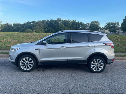 Used 2017 Ford Escape Titanium image 2