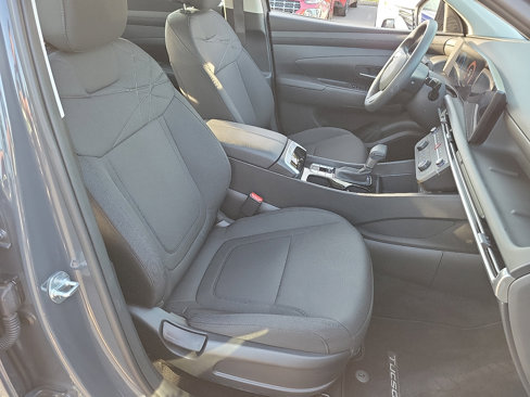 Certified 2025 Hyundai Tucson SE image 16