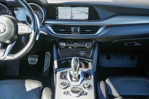 Used 2022 Alfa Romeo Stelvio Veloce image 12