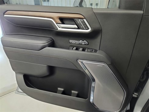 Used 2025 Chevrolet Silverado 1500 High Country w/ Technology Package image 29