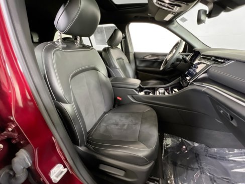 Used 2023 Jeep Grand Cherokee Altitude image 27