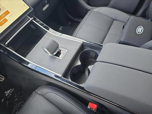 New 2026 Land Rover Range Rover Velar Dynamic SE image 23