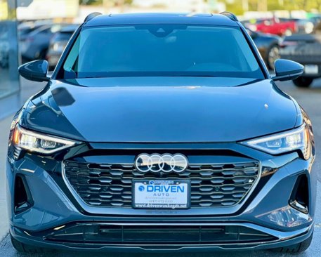 Used 2024 Audi Q8 e-tron Premium image 6