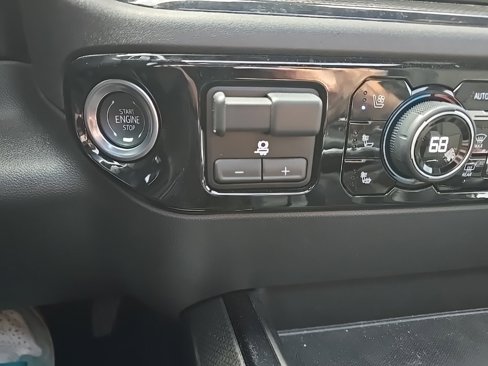 Used 2025 Chevrolet Silverado 1500 ZR2 w/ Technology Package image 25